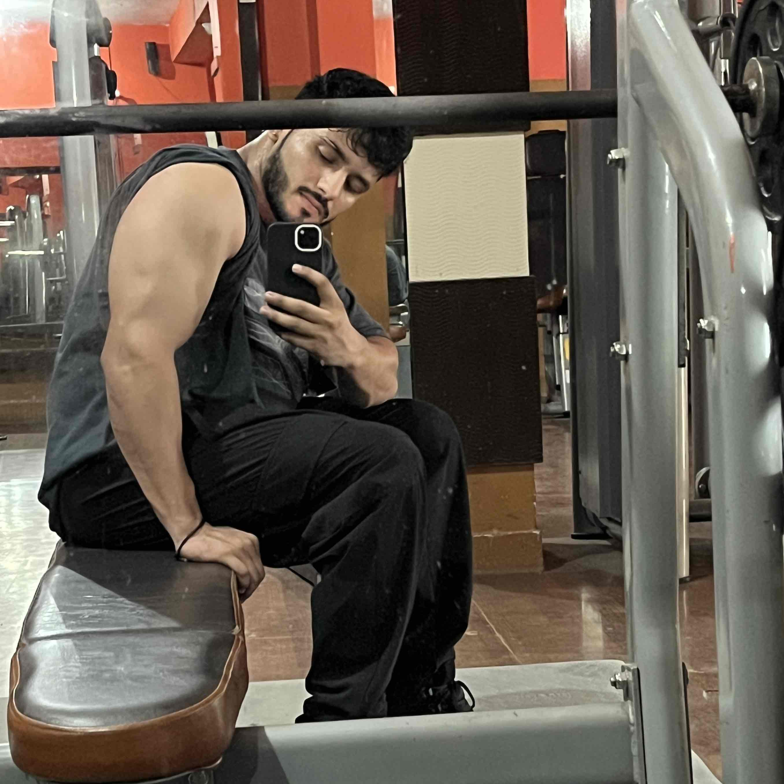 Expertise in Body-Weight Conditioning, Functional / HIIT Training, Kickboxing / Martial Arts, Gut-Health Dietitian