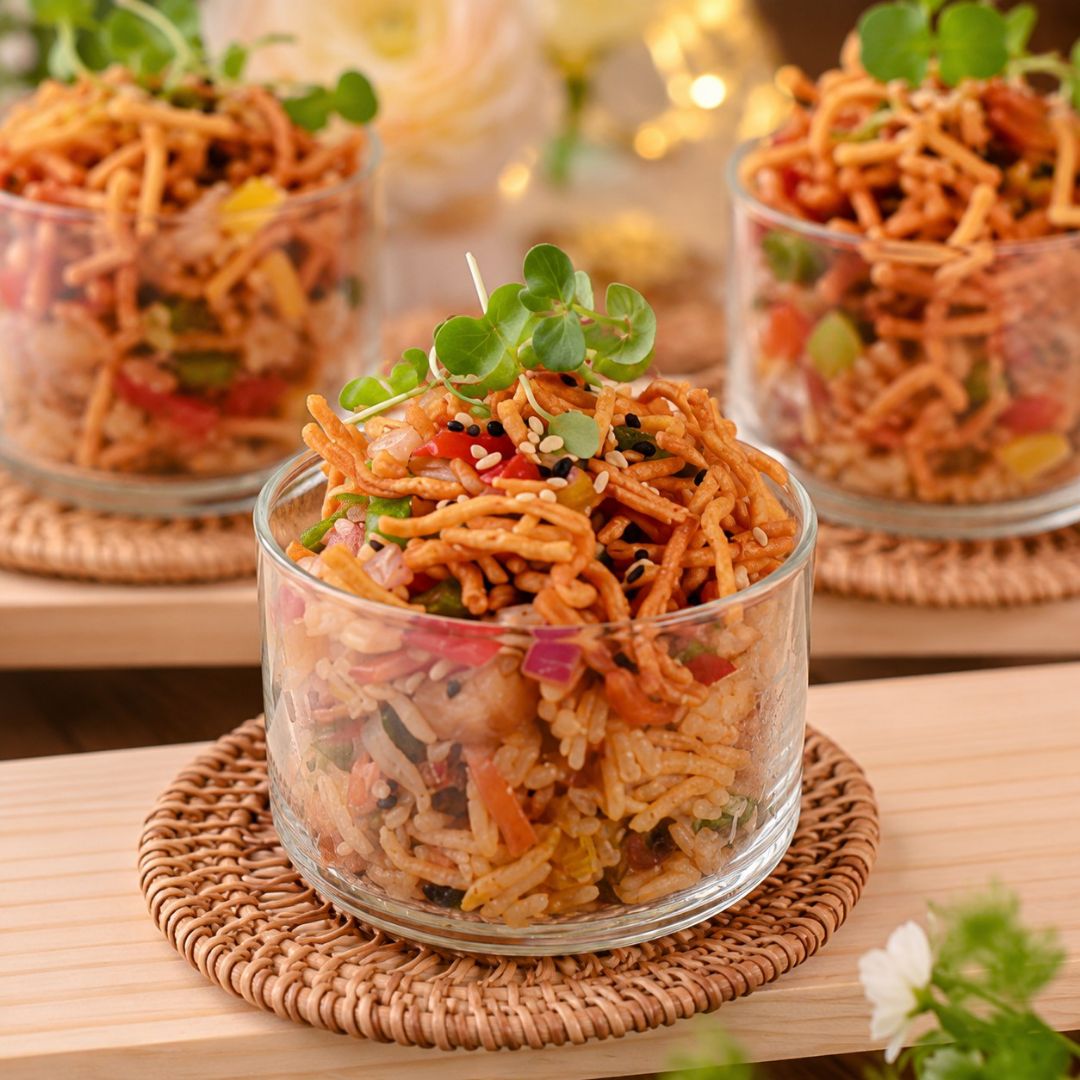 Crunchy Chinese Rice Bhel Cups