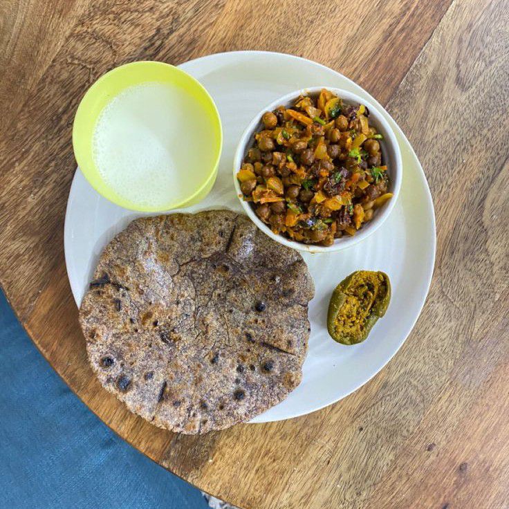 Ragi roti with black chana