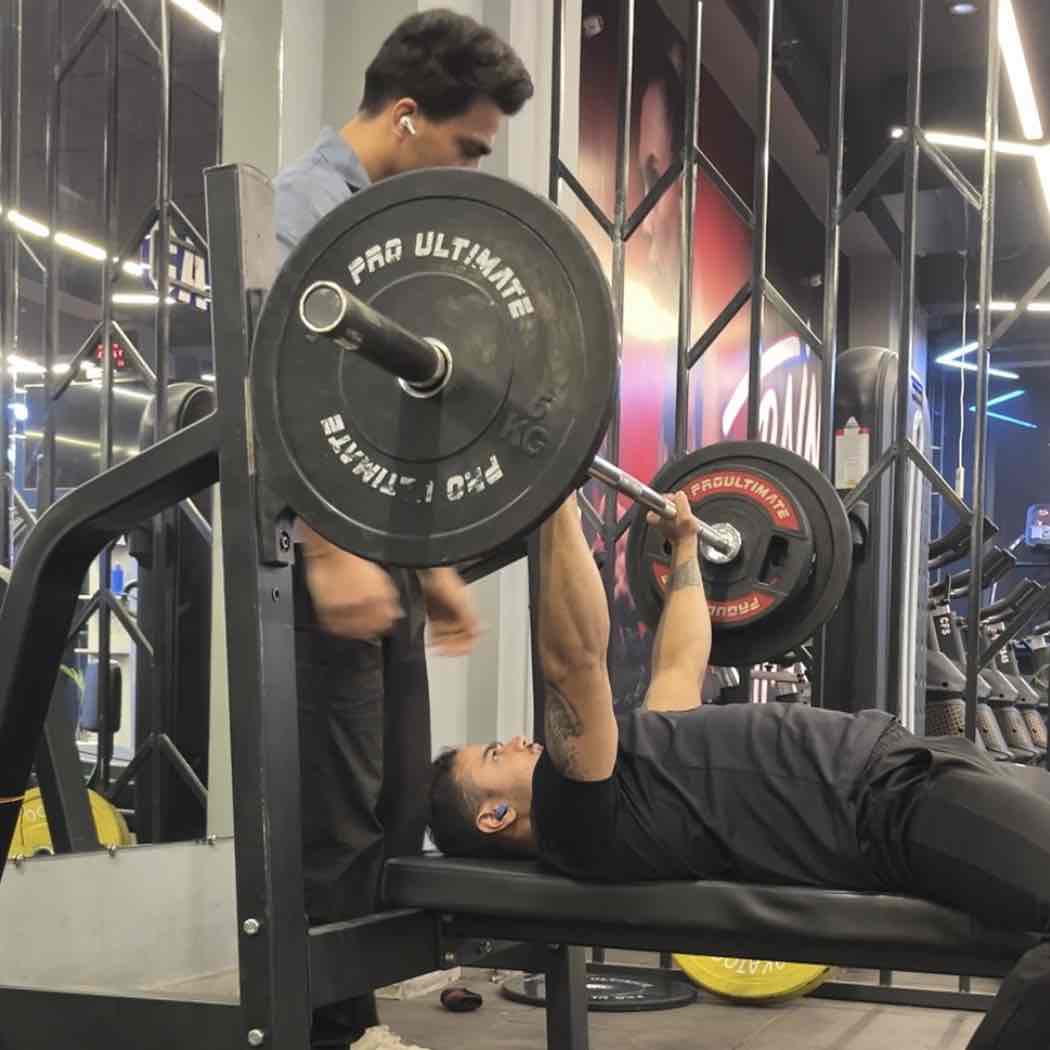 Expertise in Body-Weight Conditioning, Functional / HIIT Training, Sports & Fitness Nutrition, Weight-Loss Coach, Strength & Conditioning