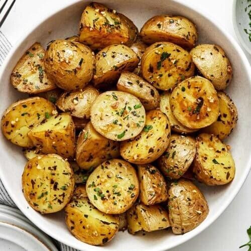 Crispy garlic roasted potatoes
