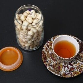 Green tea with makhane